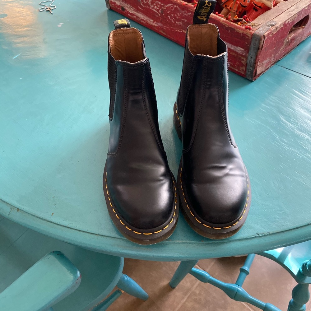 Dr Martin Chelsea Boots
